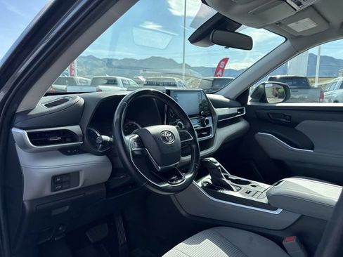 Used 2020 Toyota Highlander LE AWD/4WD image 10
