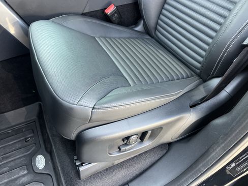 Certified 2025 Land Rover Discovery S AWD/4WD image 19