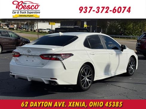 Used 2023 Toyota Camry SE image 4