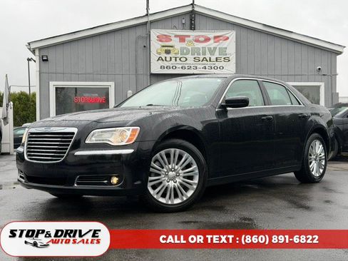 Used 2014 Chrysler 300 AWD w/ Driver Convenience Group image 1