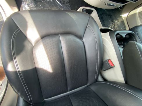 Used 2024 Chrysler Pacifica Touring-L FWD image 36