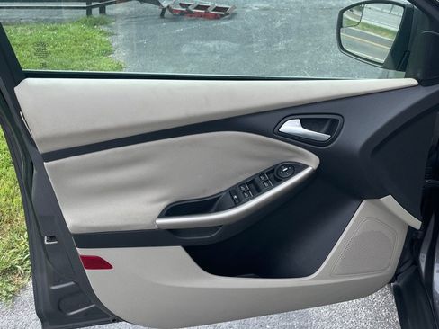 Used 2012 Ford Focus SEL FWD image 10
