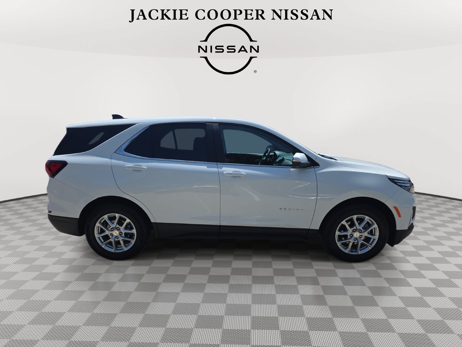 Used 2023 Chevrolet Equinox LT FWD image 4