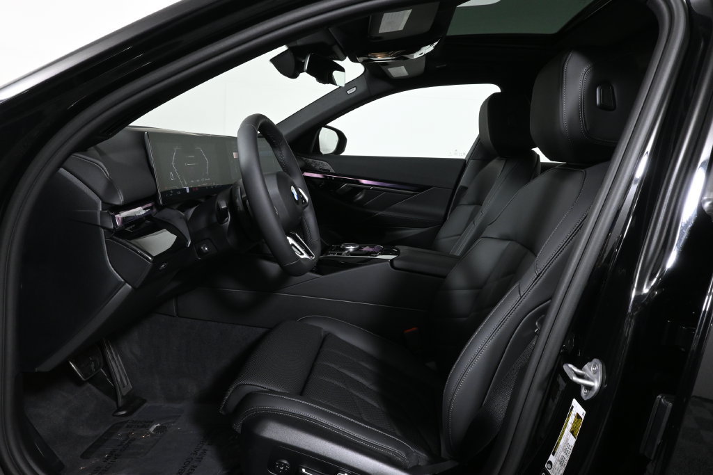 Used 2027 BMW 540i xDrive w/ M Sport Package AWD/4WD image 3