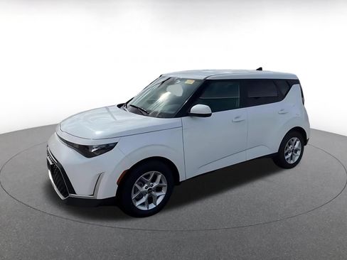 Used 2025 Kia Soul LX w/ LX Technology Package FWD image 7