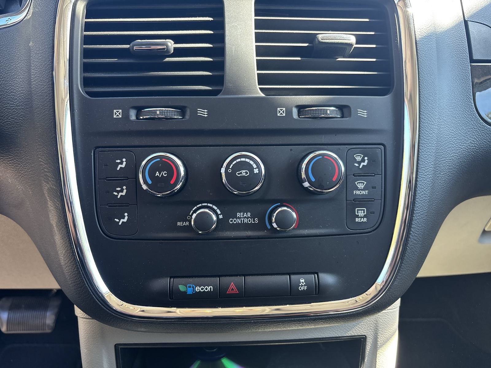 Used 2019 Dodge Grand Caravan SE w/ UConnect Hands-Free Group FWD image 21