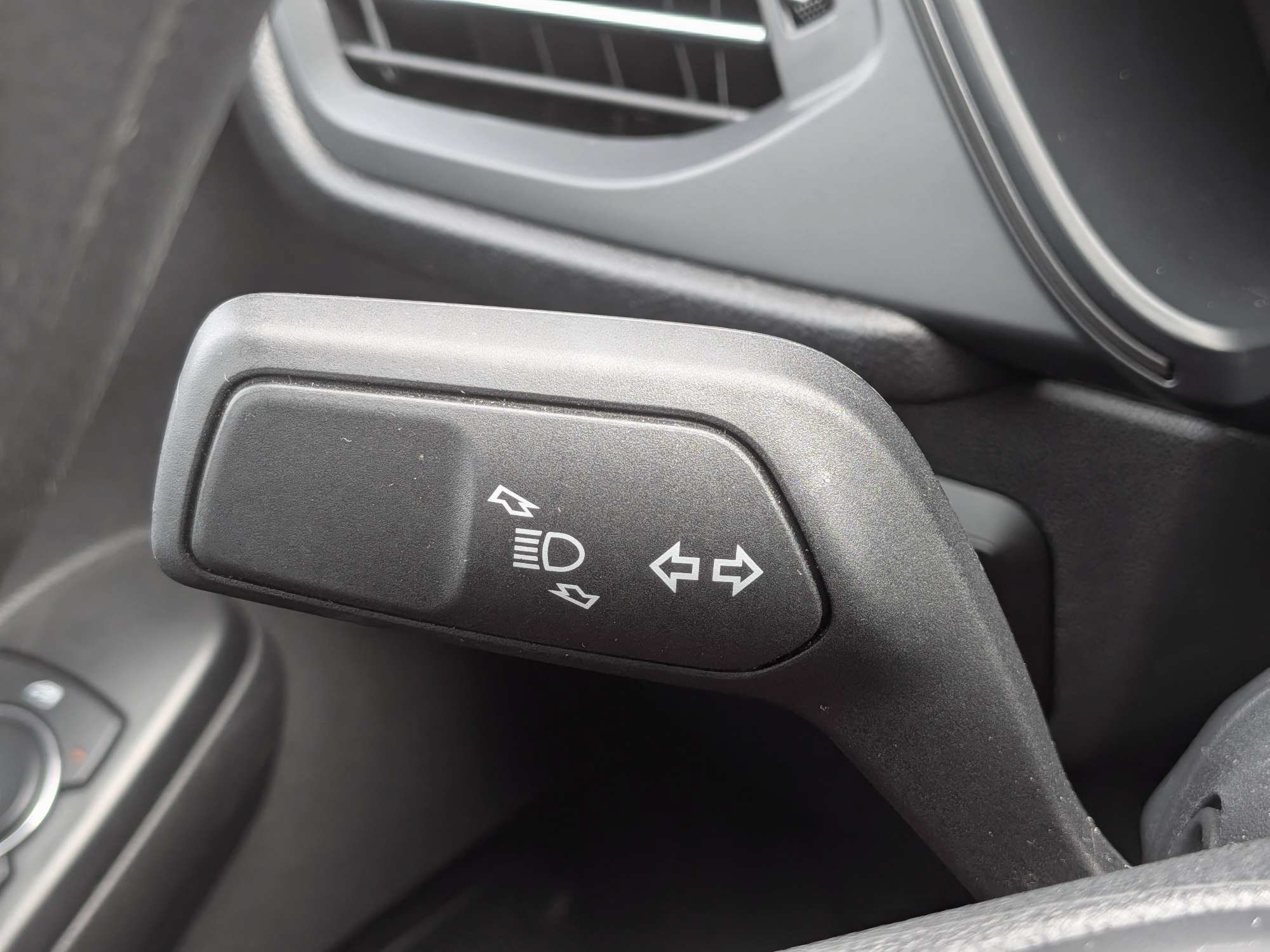 Used 2025 Ford Escape Active AWD/4WD image 28