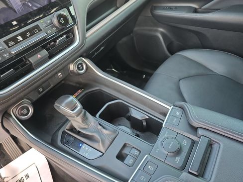 Used 2024 Toyota Grand Highlander AWD image 26