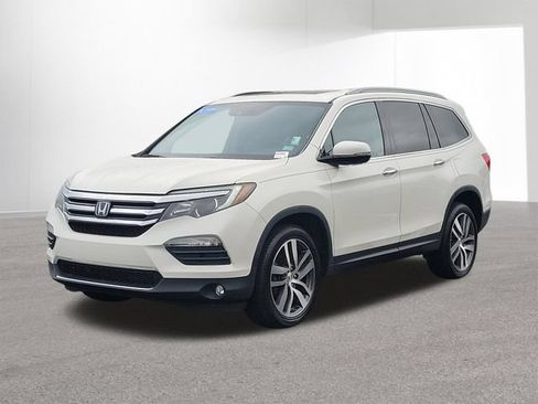 Used 2018 Honda Pilot Touring image 1