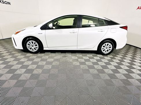 Used 2022 Toyota Prius L Eco image 6