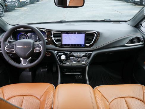 Used 2022 Chrysler Pacifica Pinnacle AWD/4WD image 7
