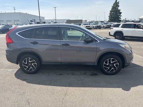 Used 2016 Honda CR-V SE image 2