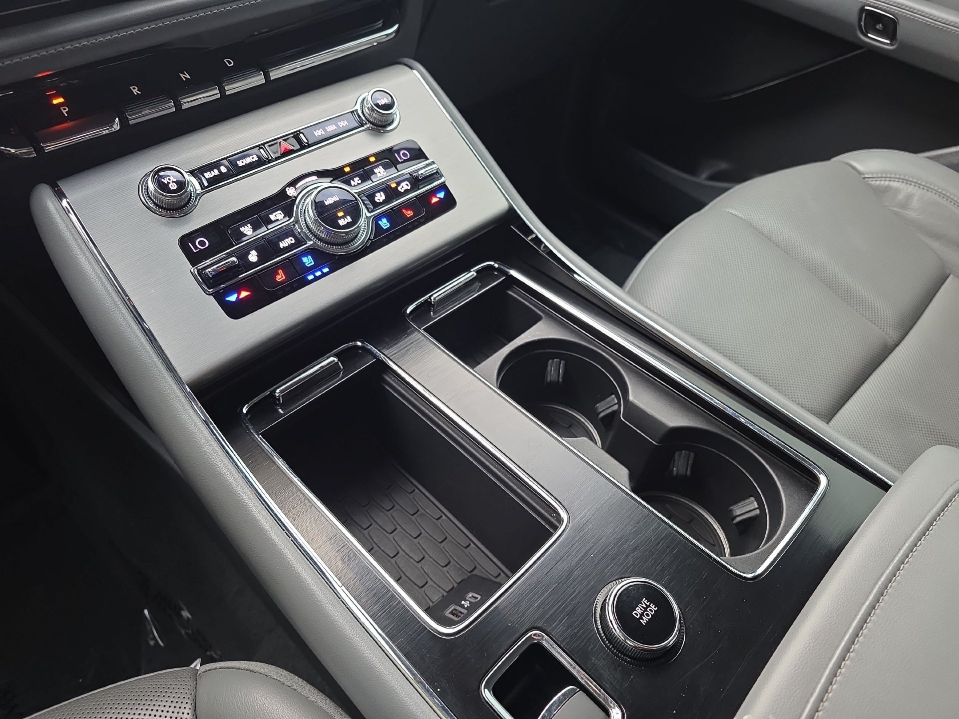 Used 2020 Lincoln Aviator Reserve w/ Equipment Group 201A RWD image 25