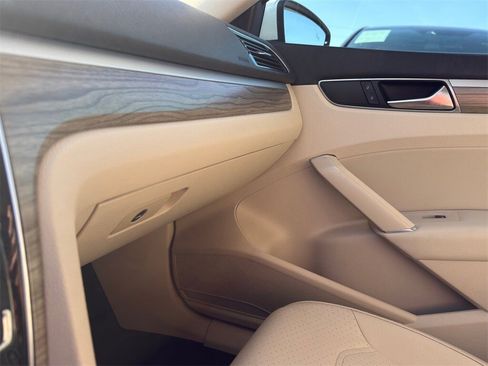 Used 2018 Volkswagen Passat 2.0T SE image 17