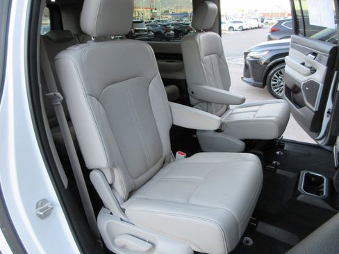 Used 2023 Jeep Wagoneer L Series III w/ Premium Group I image 23