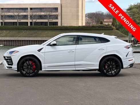 Used 2022 Lamborghini Urus image 2