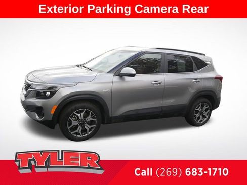 Used 2023 Kia Seltos EX image 3