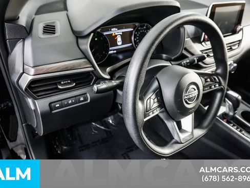 Used 2025 Nissan Altima 2.5 SV FWD image 32