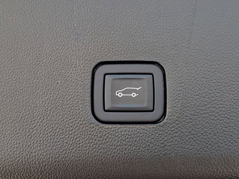Used 2024 Chevrolet Traverse Premier w/ Redline Edition AWD/4WD image 29