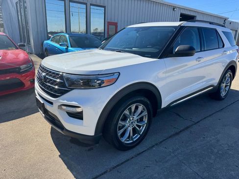 Used 2021 Ford Explorer XLT w/ Equipment Group 202A image 2