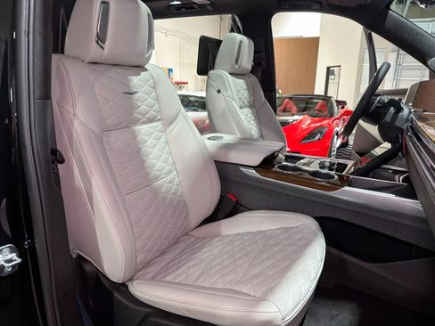 Used 2026 Cadillac Escalade Platinum Sport AWD/4WD image 25