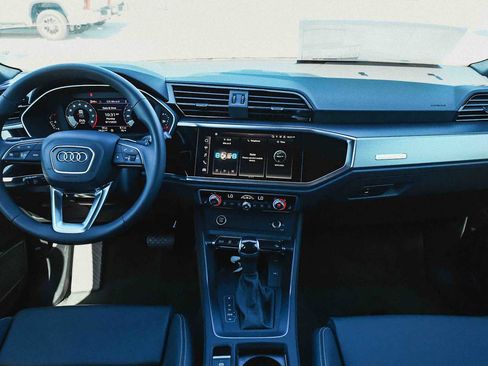 New 2025 Audi Q3 2.0T Premium image 13