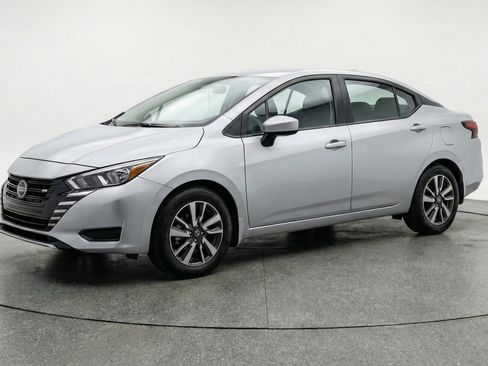 Used 2025 Nissan Versa SV image 3