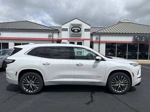 Used 2025 Buick Enclave Avenir w/ Super Cruise Package FWD image 10
