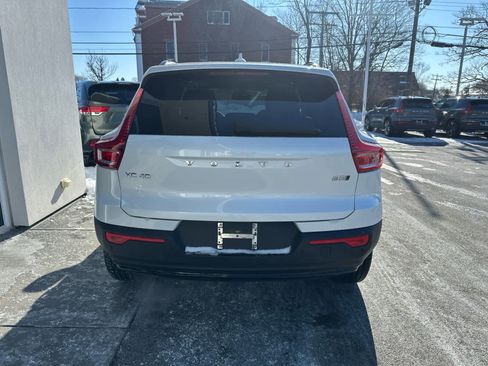 Used 2023 Volvo XC40 B5 Plus w/ Climate Package image 9