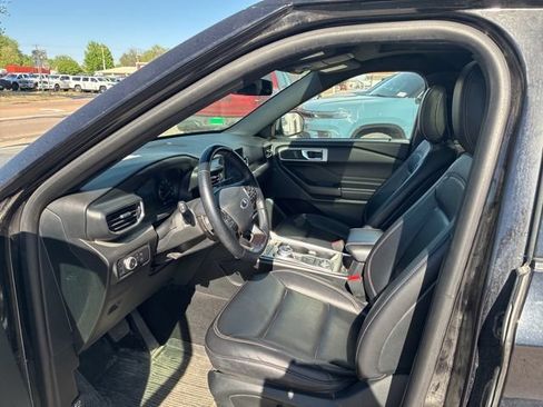 Used 2020 Ford Explorer XLT w/ Equipment Group 202A AWD/4WD image 11