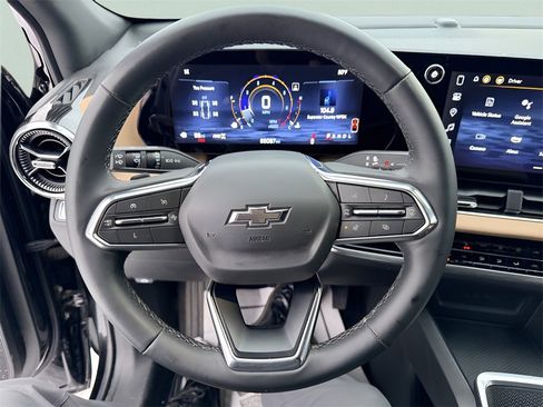 Used 2025 Chevrolet Equinox ACTIV w/ Safety and Technology Package image 15