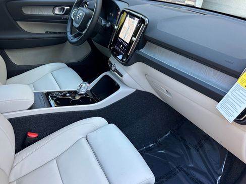 New 2026 Volvo XC40 B5 Ultra w/ Climate Package AWD/4WD image 12
