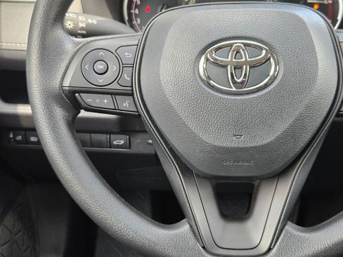 Used 2025 Toyota RAV4 XLE w/ Convenience Package image 21