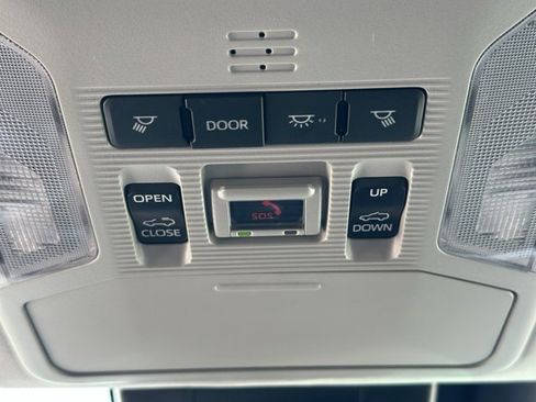 Used 2025 Toyota RAV4 XLE image 39