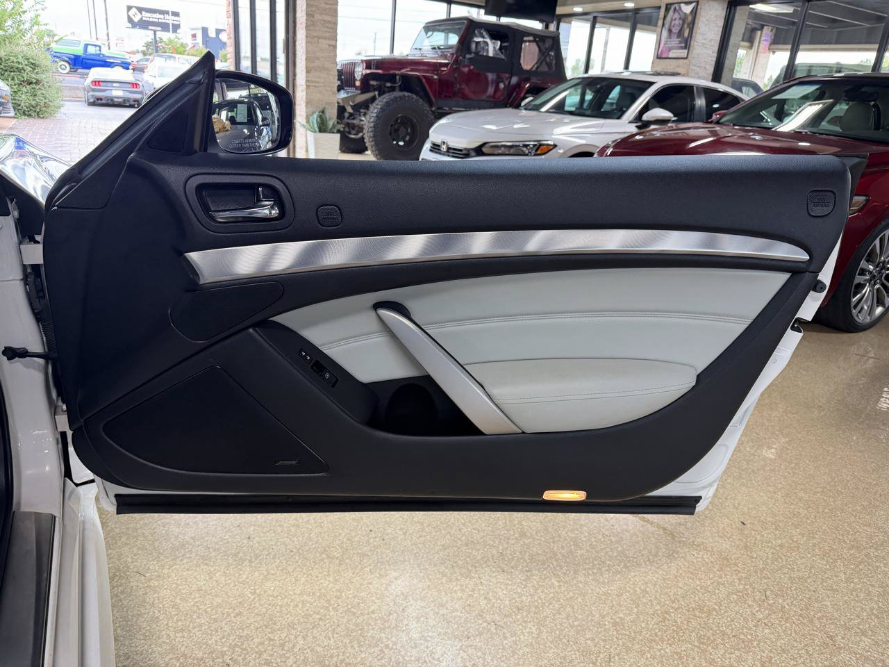 Used 2014 INFINITI Q60 Convertible w/ Premium Package RWD image 19