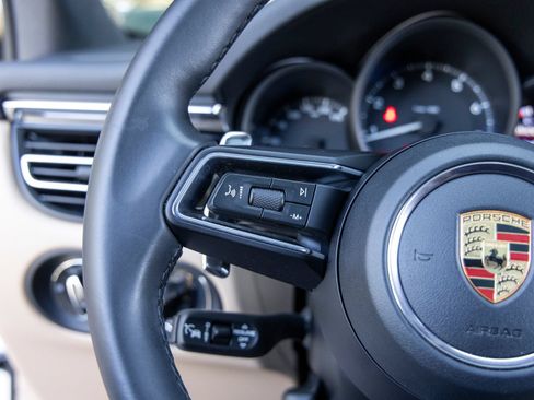 Certified 2026 Porsche Macan AWD/4WD image 36
