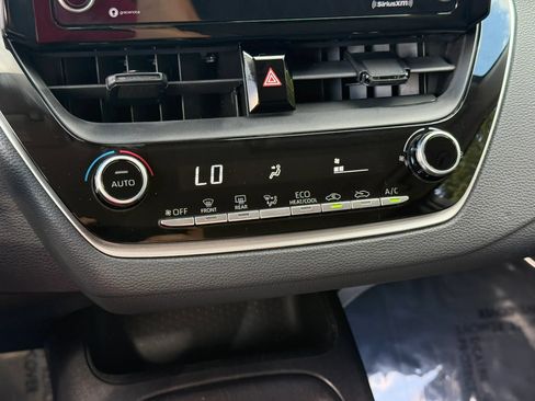 Used 2022 Toyota Corolla LE FWD image 23