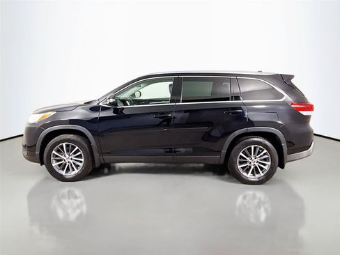 Used 2019 Toyota Highlander XLE AWD/4WD image 8