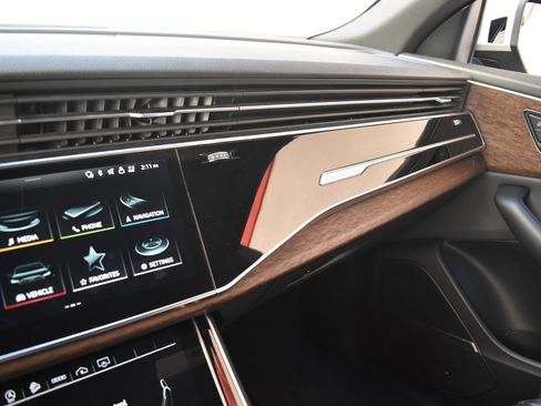 Used 2021 Audi Q8 Premium Plus w/ Premium Plus Package image 41