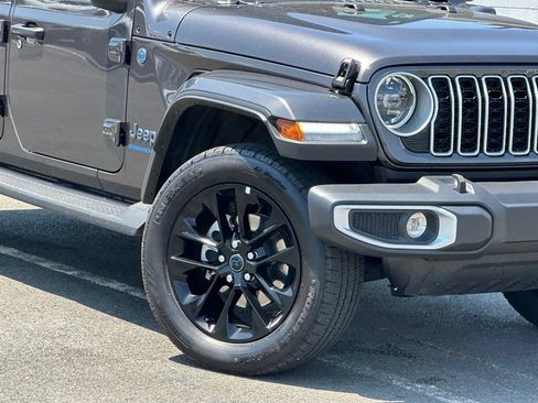 Used 2025 Jeep Wrangler Unlimited Sahara AWD/4WD image 35