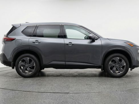 Used 2025 Nissan Rogue SV image 11