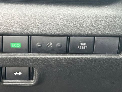 Used 2024 Nissan Sentra SV FWD image 25