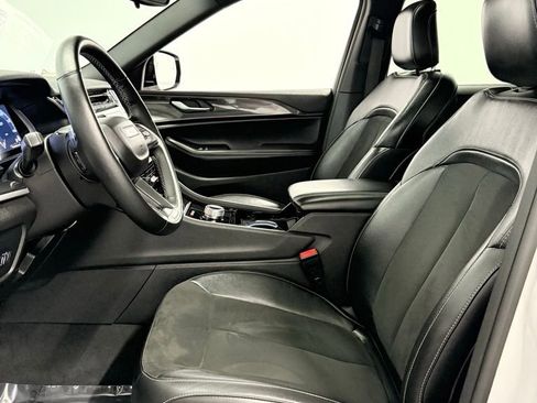 Used 2022 Jeep Grand Cherokee Altitude image 13