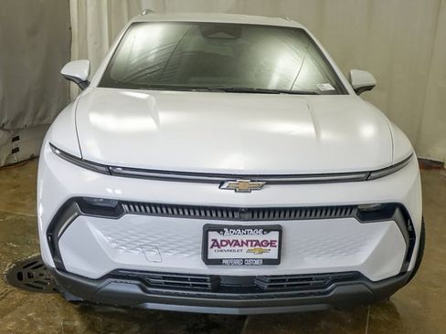 New 2026 Chevrolet Equinox EV LT image 5