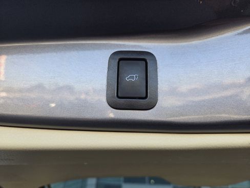 Certified 2019 Toyota Highlander XLE image 25