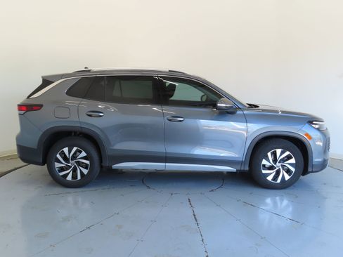 New 2025 Volkswagen Tiguan S image 2