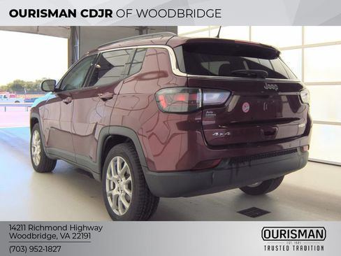 Used 2022 Jeep Compass Latitude w/ Sun and Sound Group AWD/4WD image 3
