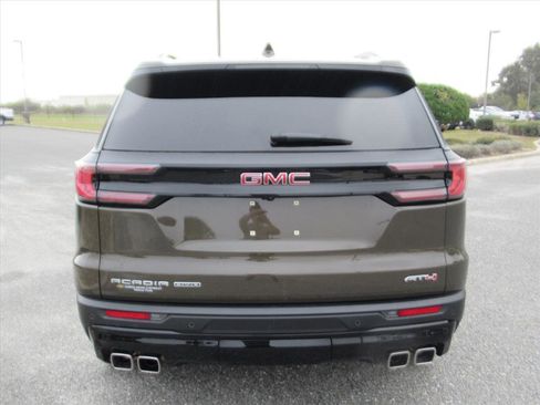 Used 2025 GMC Acadia AT4 image 5