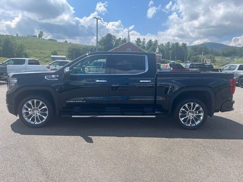 Used 2024 GMC Sierra 1500 Denali w/ Technology Package AWD/4WD image 2