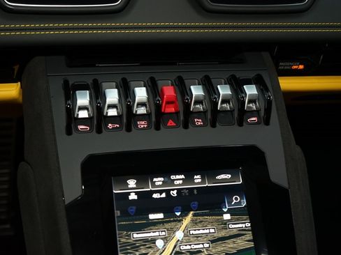 Used 2024 Lamborghini Huracan Tecnica image 19